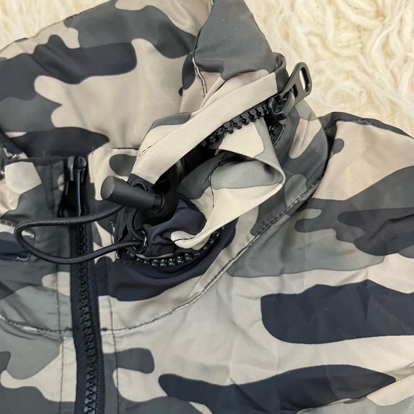 Zara | Camo Windbreaker Jacket & Shorts Set | Like New ! - Picture 6 of 9